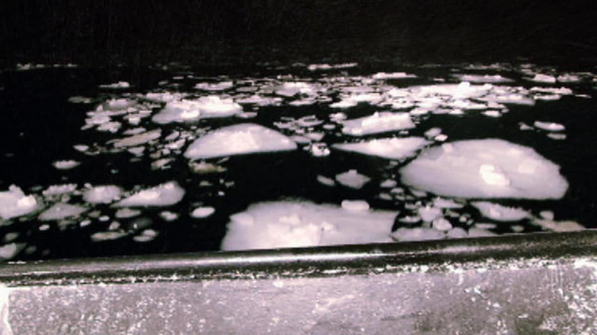 Surrounded by Ice Deadliest Catch Discovery