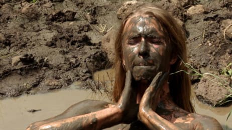 Tree Climbing in the Nude - Naked and Afraid | Discovery