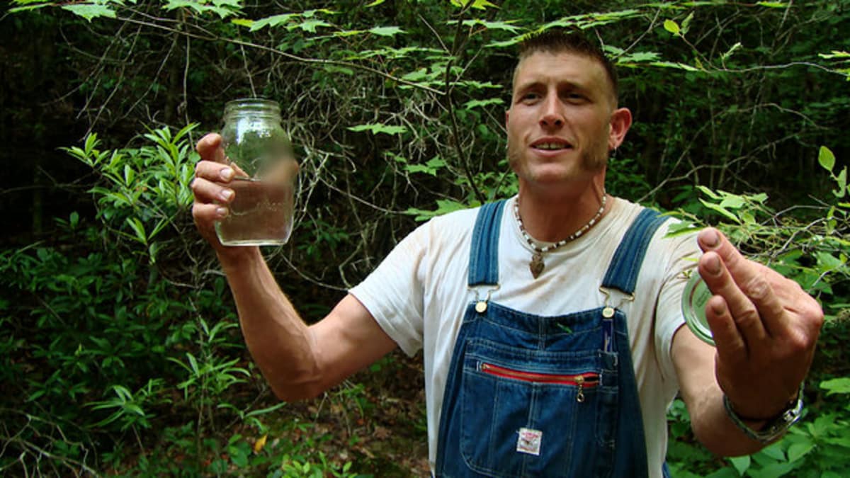 tore-up-from-the-floor-up-moonshiners-discovery