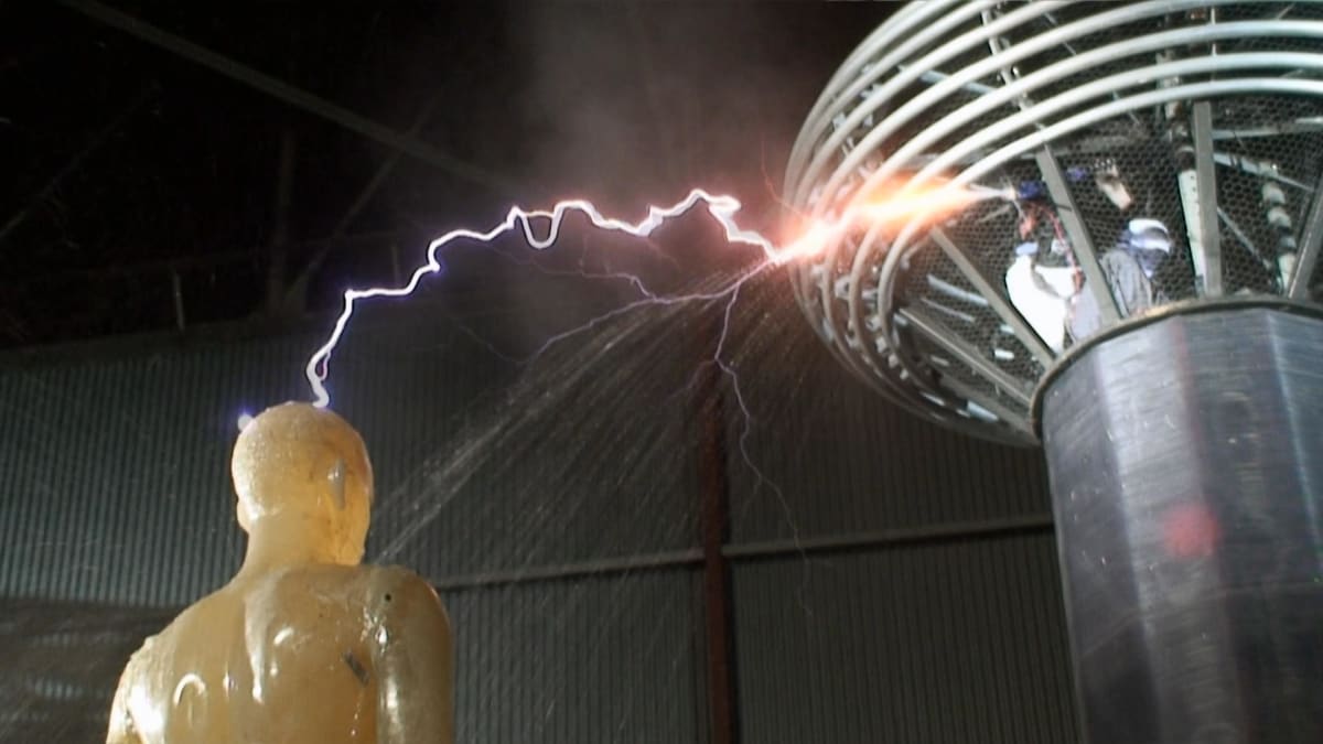 Directing a Lightning Bolt Through a Stream of Water MythBusters on
