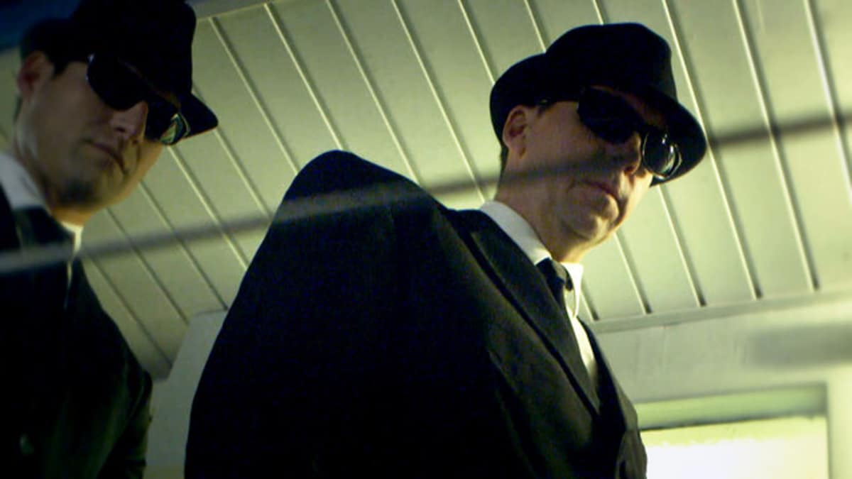 люди в черном в реальной жизни. томми ли джонс люди в черном 1. реальные люди в черном. люди в черном реальные снимки. люди в черном в реальной жизни.