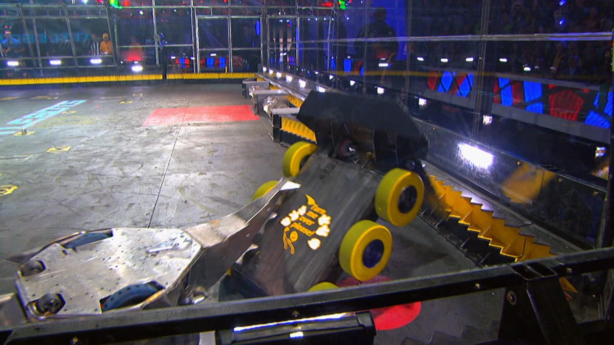 Stinger vs. Warhead - BattleBots on Science | Science