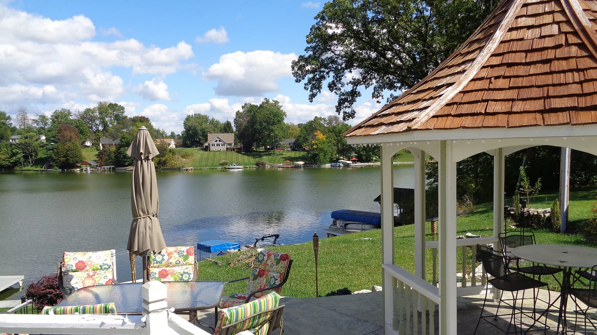 Living Large on Lake Lakengren, Ohio Lakefront Bargain Hunt