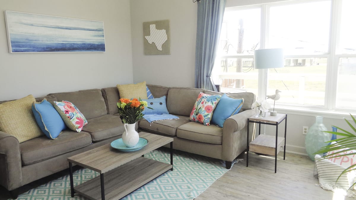 Surfside Revive in Texas Beachfront Bargain Hunt Renovation