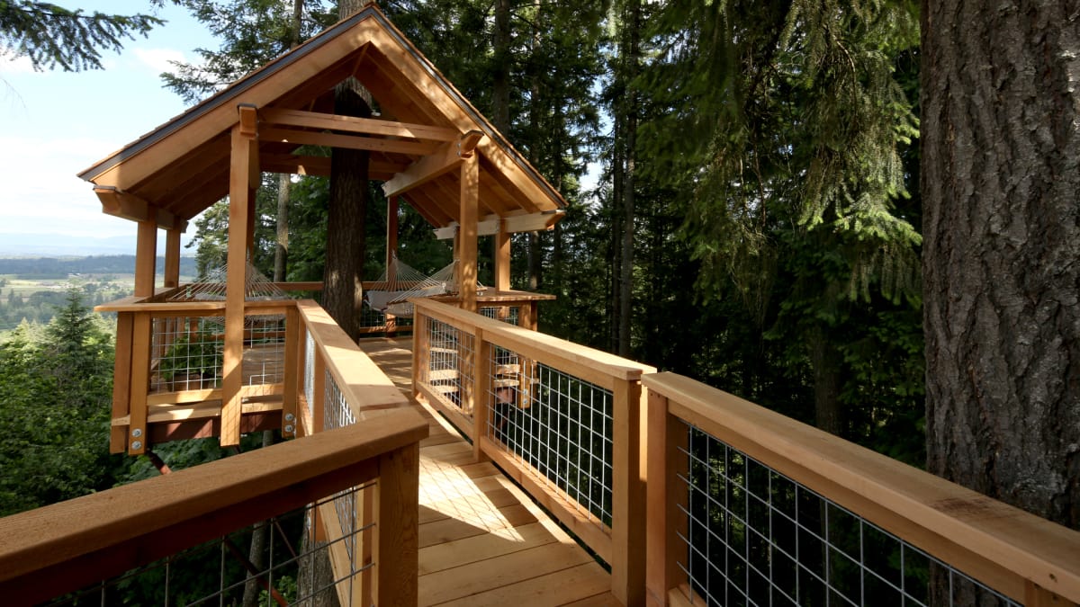 Lifted Lodge Treehouse | Treehouse Masters