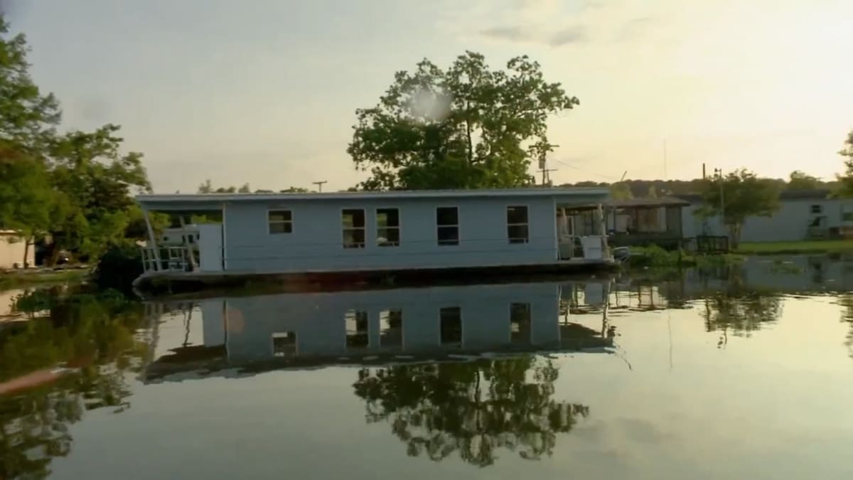 Floating Homes Buying the Bayou