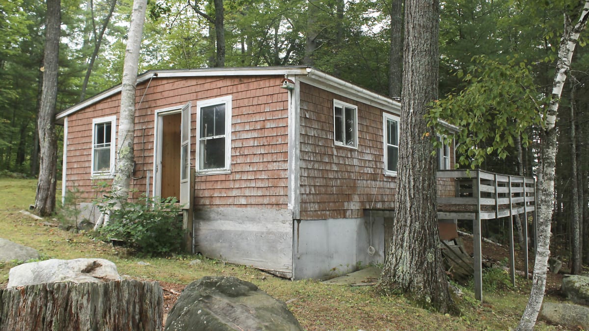 The Dixie Dog Den Maine Cabin Masters