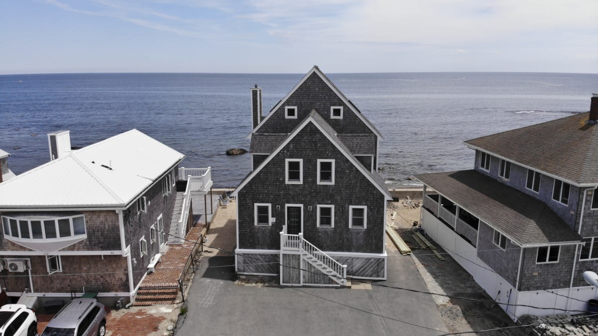 New England Waterfront House Beach Hunters