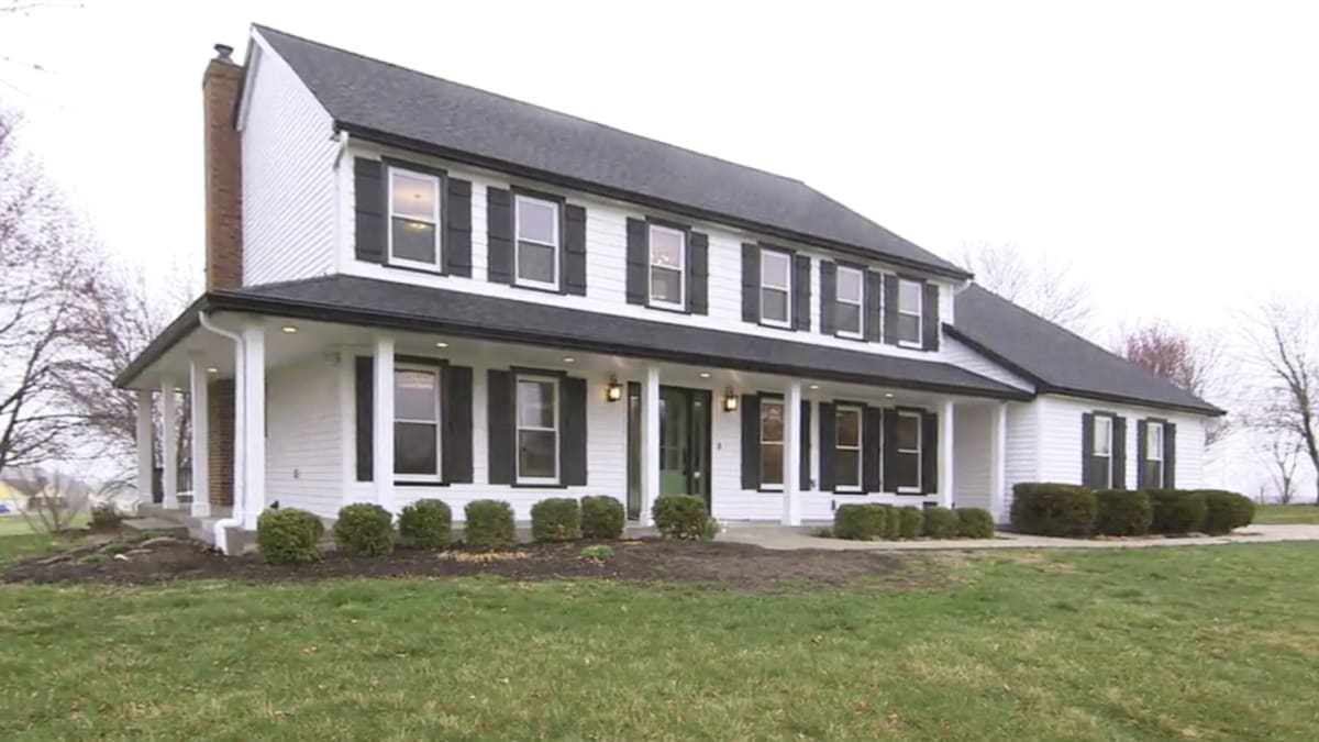 Classic Meets Modern Farm Bargain Mansions